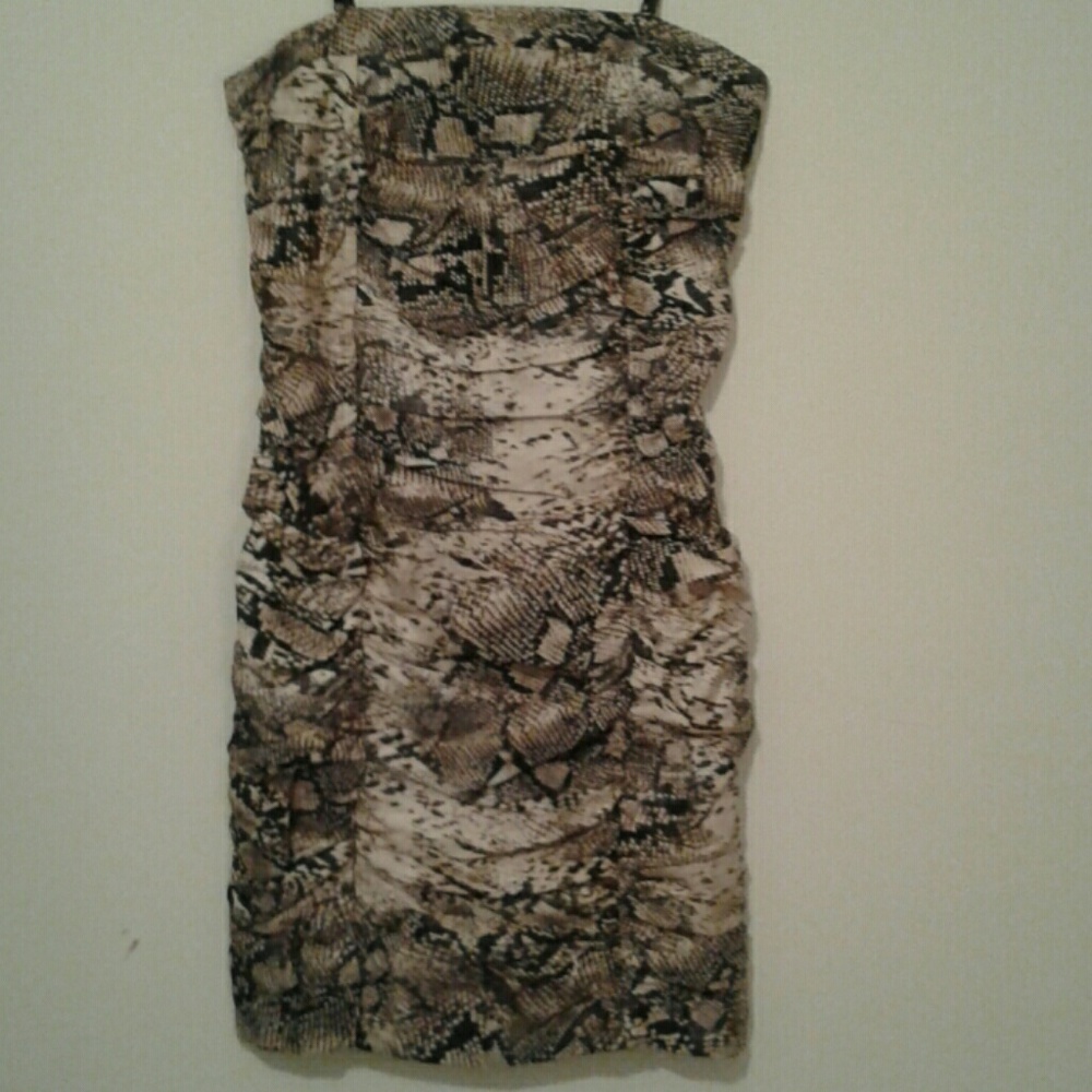 Dresses - Picture 5 of 7